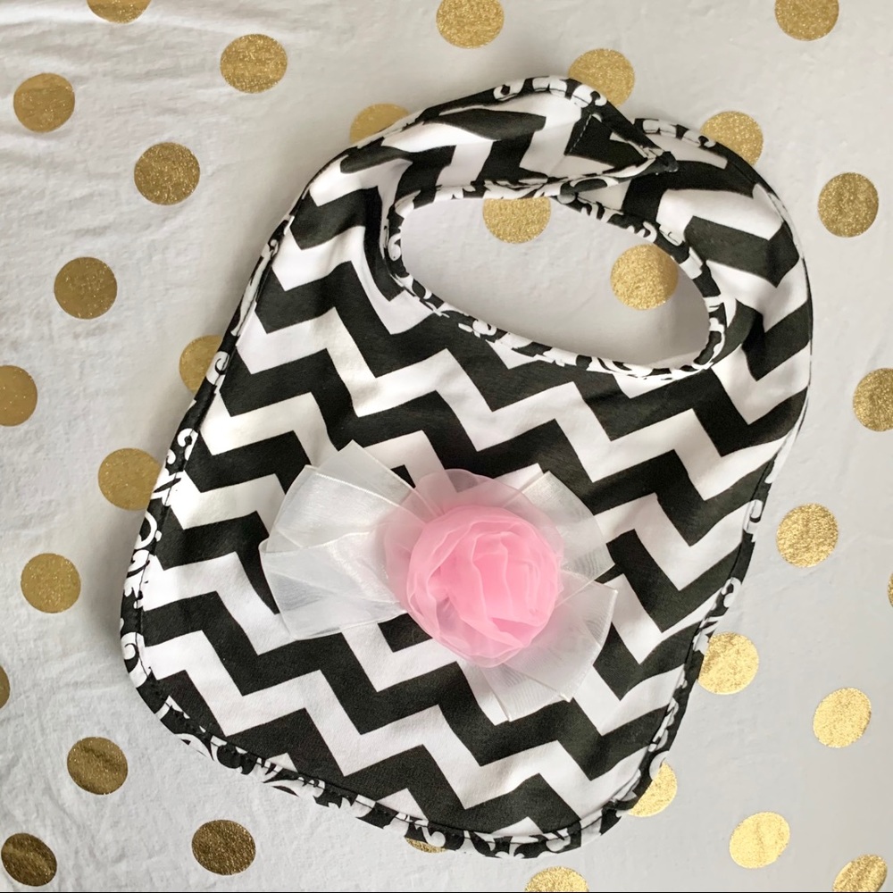 Zig Zag flower Bib